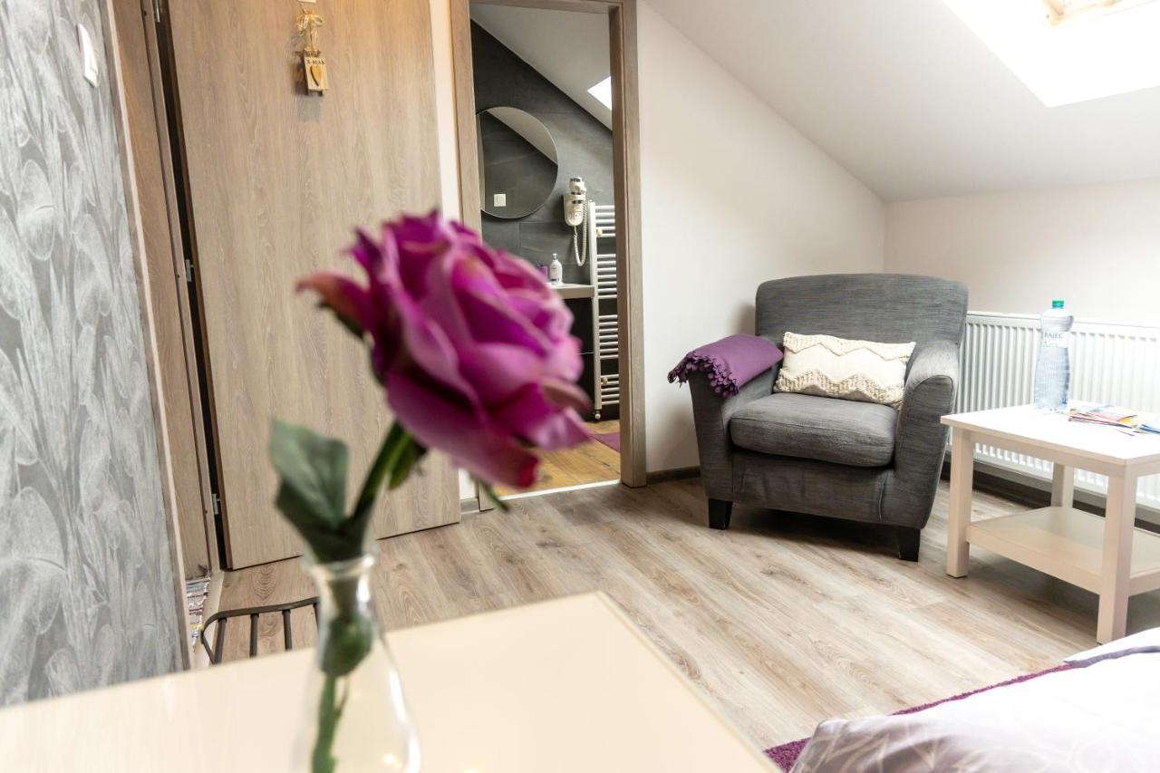 Nisa Apartments โนวาเลสนา ภายนอก รูปภาพ
