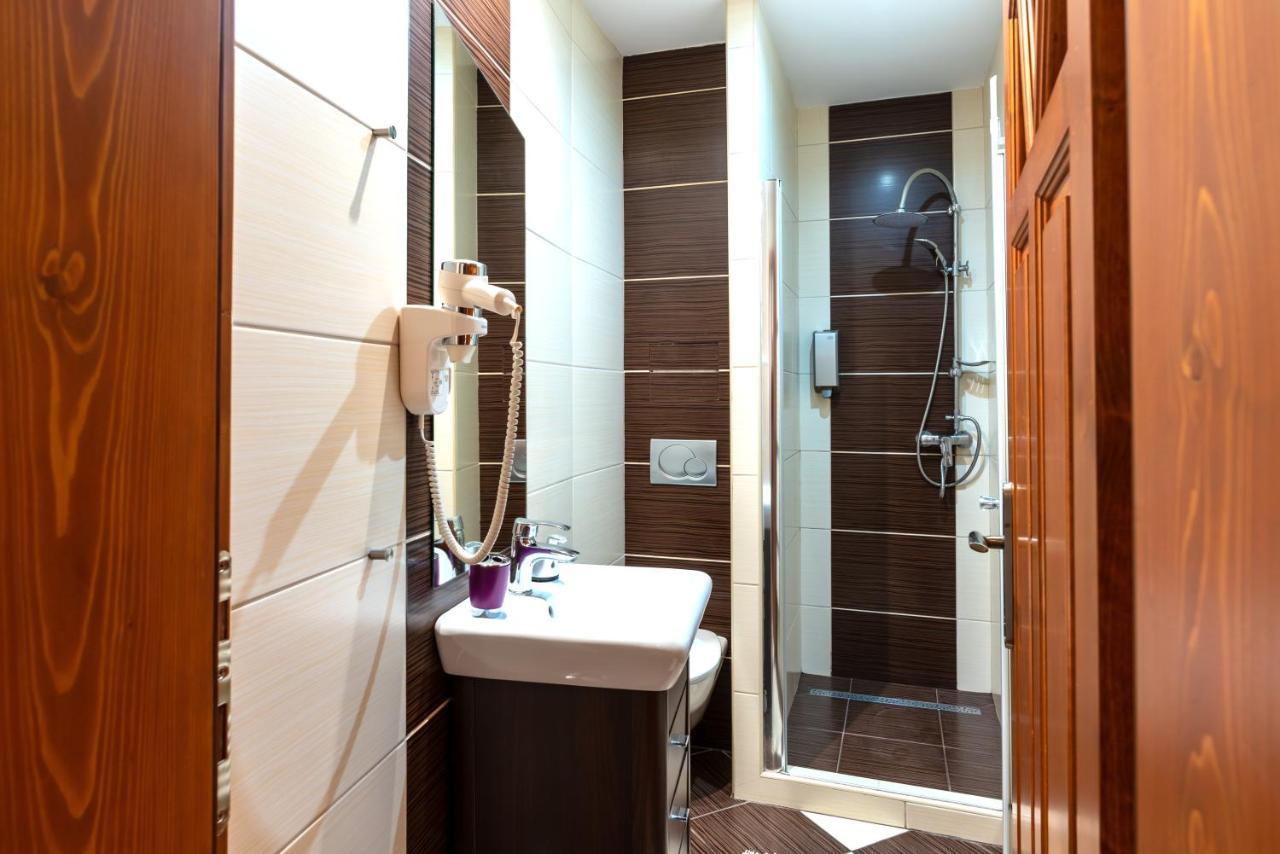 Nisa Apartments โนวาเลสนา ภายนอก รูปภาพ